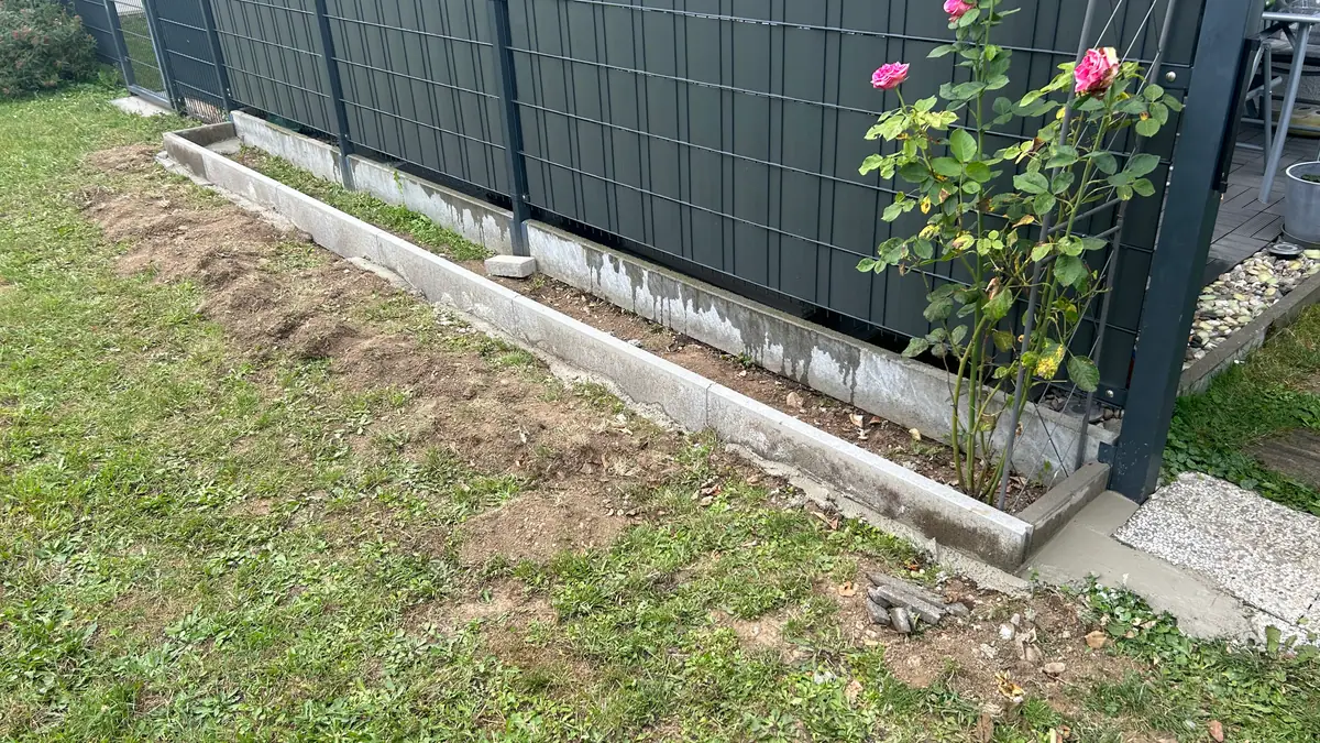 randstein einfassung am zaun leibnitz